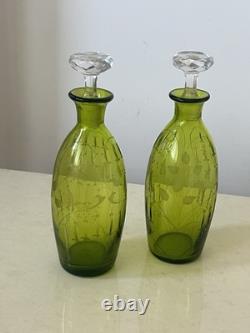 Deux Carafe A Liqueur En Cristal Gravé Saint Louis