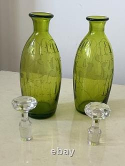 Deux Carafe A Liqueur En Cristal Gravé Saint Louis