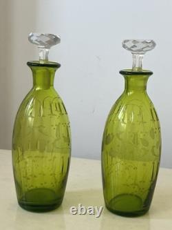 Deux Carafe A Liqueur En Cristal Gravé Saint Louis