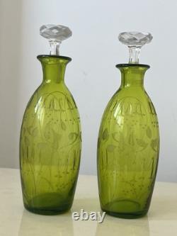 Deux Carafe A Liqueur En Cristal Gravé Saint Louis