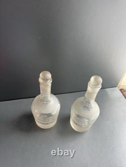 Deux Carafes à Liqueur En Cristal Gravé Saint Louis Baccarat