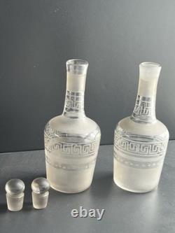 Deux Carafes à Liqueur En Cristal Gravé Saint Louis Baccarat