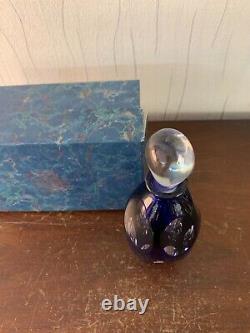 Flacon à parfum bleu foncé 1998 en cristal de Saint Louis