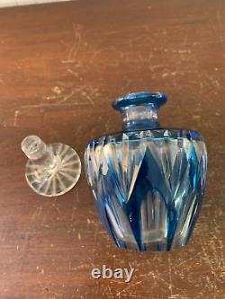 Flacon bleu en cristal de Saint Louis