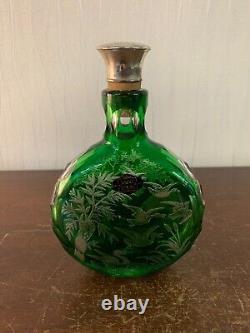 Flasque gravée verte en cristal de Saint Louis modèle3