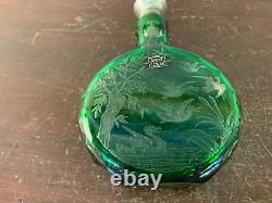 Flasque gravée verte en cristal de Saint Louis modèle3