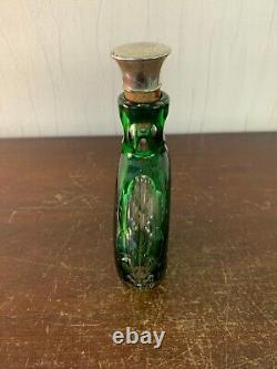 Flasque gravée verte en cristal de Saint Louis modèle3
