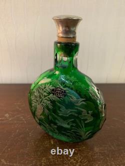 Flasque gravée verte en cristal de Saint Louis modèle3
