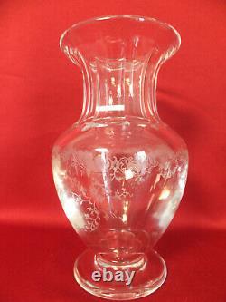 Grand Vase En Cristal Taillé De Saint Louis Avec Décor De Frise Florale Gravé