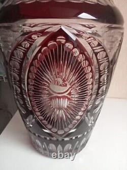 Grand vase en cristal taillé de saint louis rouge hauteur 25cm diamètre maxi 20
