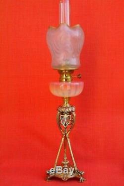 Grande lampe à pétrole Empire bronze et cristal Saint Louis. Signée J. C