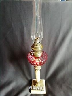 Lampe à pétrole en marbre et bronze Réservoir cristal rose Baccarat/St-Louis