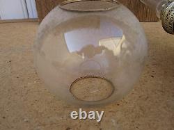 Lampe à pétrole en porcelaine avec globe cristal Saint Louis Epoque 1900