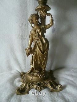 Lampe pétrole bronze, toupie cristal de Baccarat et tulipe Saint Louis