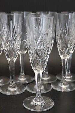 Lot 12 verres flûtes à Champagne en cristal de Saint Louis modèle Chantilly