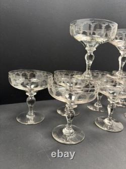 Lot de 9 Coupes à Champagne en Cristal de Baccarat / Saint Louis Gravé XIXe