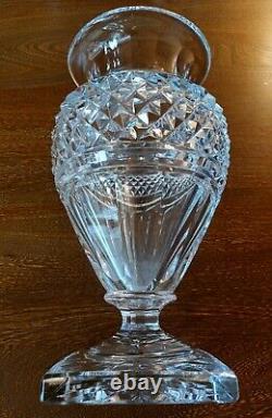 Magnifique et grand vase en cristal taillé de St Louis signé type medicis