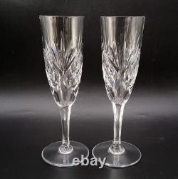 Paire de flûtes à champagne cristal soufflé taillé Saint-Louis modèle Chantilly