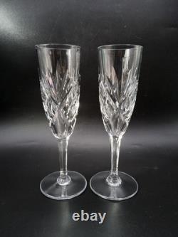 Paire de flûtes à champagne cristal soufflé taillé Saint-Louis modèle Chantilly