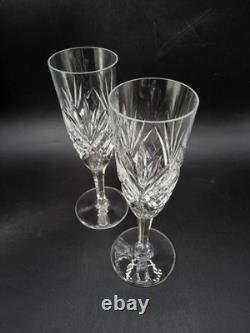 Paire de flûtes à champagne cristal soufflé taillé Saint-Louis modèle Chantilly