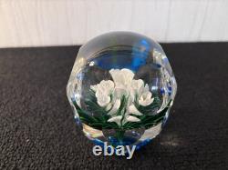 Presse papier bouquet fleurs blanche en cristal de Saint Louis