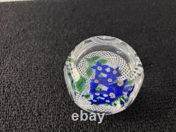 Presse papier fleures bleue en cristal de Saint Louis