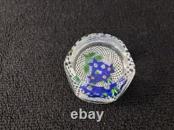 Presse papier fleures bleue en cristal de Saint Louis