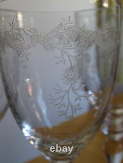 SAINT LOUIS 4 ANCIENS VERRES A VIN CRISTAL MODELE GRAVURE LOUISE 1293 ht 14,5 cm
