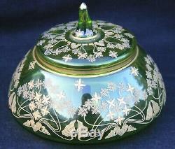 SAINT-LOUIS. Boite ovoïde en cristal vert à décor doré 1920