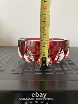 SAINT LOUIS Cendrier Ciselé Cristal Rouge Et Blanc diam. 15cm Made In France