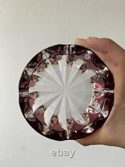 SAINT LOUIS Cendrier Ciselé Cristal Rouge Et Blanc diam. 15cm Made In France