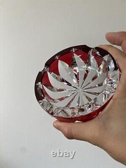 SAINT LOUIS Cendrier Ciselé Cristal Rouge Et Blanc diam. 15cm Made In France
