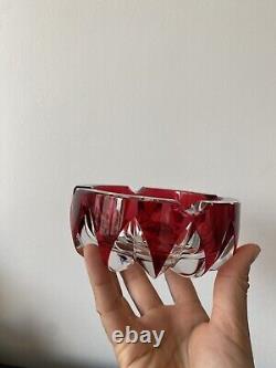 SAINT LOUIS Cendrier Ciselé Cristal Rouge Et Blanc diam. 15cm Made In France