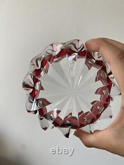 SAINT LOUIS Cendrier Ciselé Cristal Rouge Et Blanc diam. 15cm Made In France