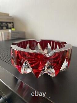 SAINT LOUIS Cendrier Ciselé Cristal Rouge Et Blanc diam. 15cm Made In France