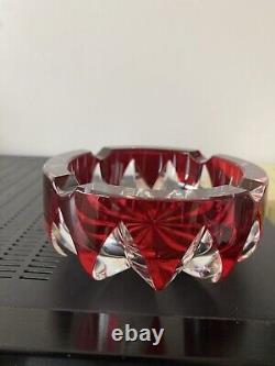 SAINT LOUIS Cendrier Ciselé Cristal Rouge Et Blanc diam. 15cm Made In France