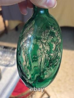 SAINT-LOUIS Flasque à alcool, en overlay de cristal, scène de chasse + coffret