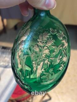 SAINT-LOUIS Flasque à alcool, en overlay de cristal, scène de chasse + coffret