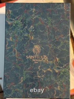SAINT-LOUIS Flasque à alcool, en overlay de cristal, scène de chasse + coffret