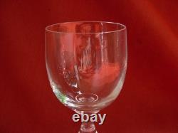 SAINT LOUIS, LUCRECE, SERIE DE 6 VERRES A VIN EN CRISTAL, SIGNES, EPOQUE XXème