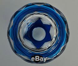 SAINT-LOUIS Vase en Cristal Bleu Gravé Acide de Frises Losangiques