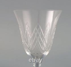 Saint-Louis, France. Huit verres à sherry et à vin dans un verre en cristal