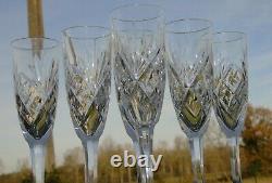 Saint Louis Service de 6 flûtes à champagne en cristal taillé modèle Chantilly