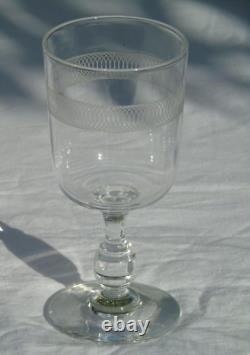 Saint Louis Service de 6 verres à eau en cristal gravé. XIXe s. Haut. 15 cm