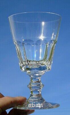 Saint Louis Service de 6 verres à vin blanc en cristal, modèle Caton. Signés