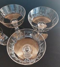 Série de 5 coupes à Champagne en cristal de Baccarat St Louis taillée