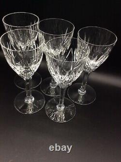 Série de cinq verres à eau en cristal taillé signé Saint-Louis modèle Monaco