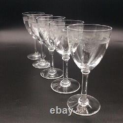 Série de cinq verres à vin rouge cristal soufflé gravé Saint-Louis modèle Manon