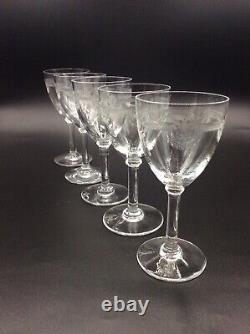 Série de cinq verres à vin rouge cristal soufflé gravé Saint-Louis modèle Manon