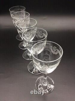 Série de cinq verres à vin rouge cristal soufflé gravé Saint-Louis modèle Manon